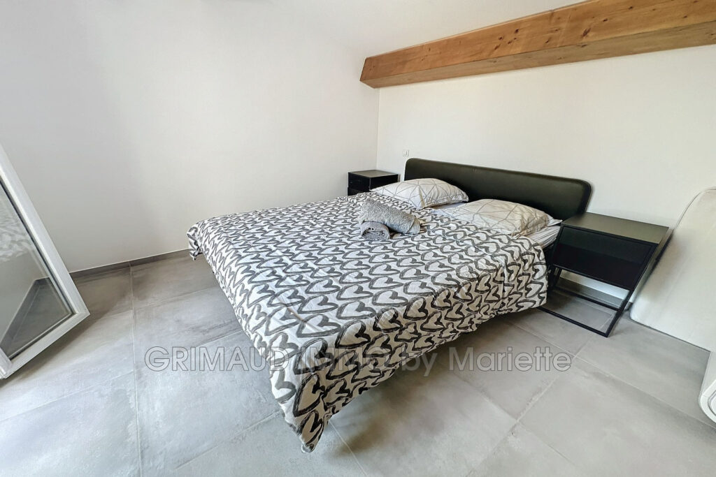 Maison contemporaine avec piscine sur grand terrain clos et pl – 6 pièces – 5 chambres – 160.11 m²