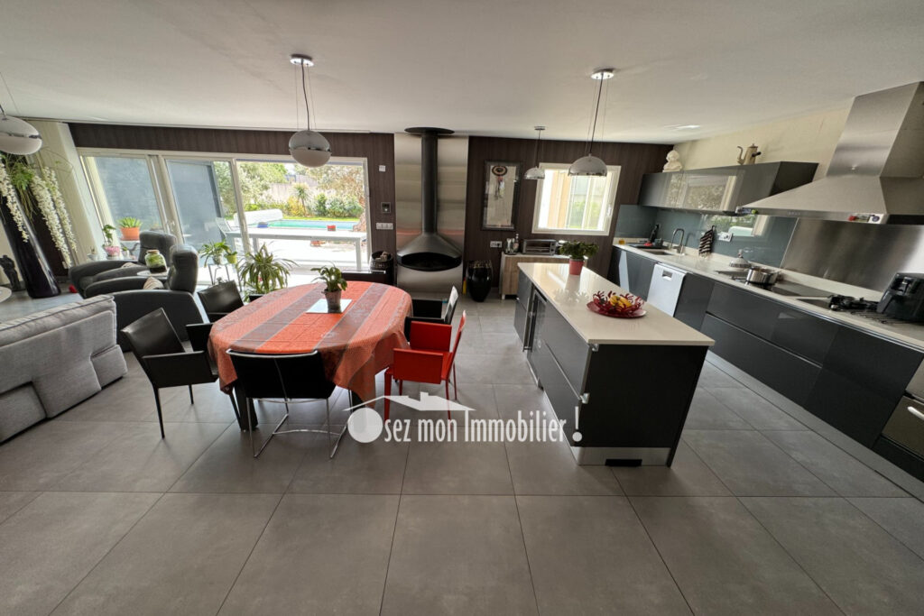 vente villa 6 Pièce(s) – 6 pièces – 3 chambres – 190.00 m²