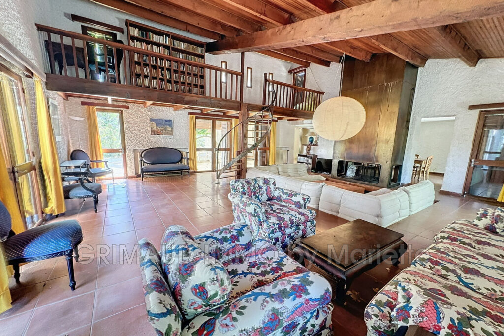 belle maison a saint clement, au calme avec grand terrain plat – 10 pièces – 7 chambres – 205.35 m²