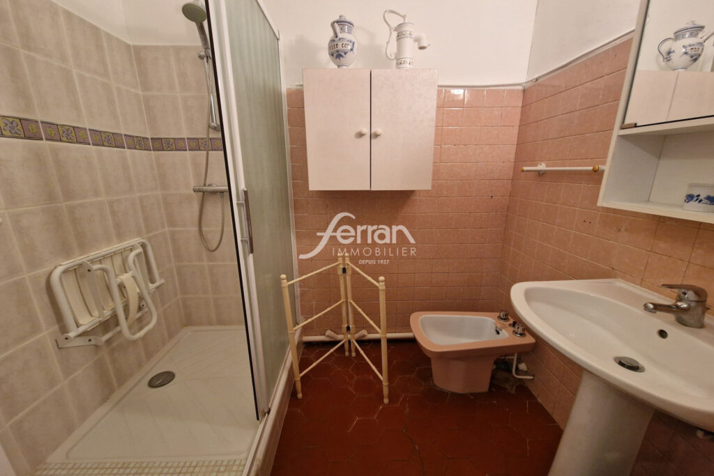 A vendre à Salernes Appartement T2/T3 56 m2 Idéalement Situé v – 2 pièces – 1 chambre – 56.00 m²