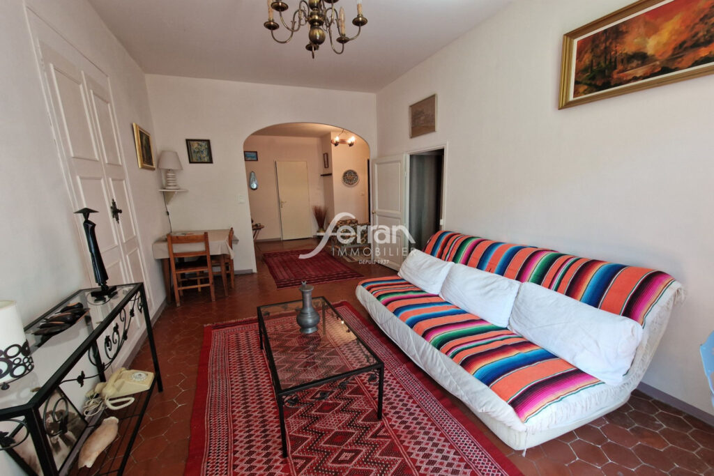 A vendre à Salernes Appartement T2/T3 56 m2 Idéalement Situé v – 2 pièces – 1 chambre – 56.00 m²