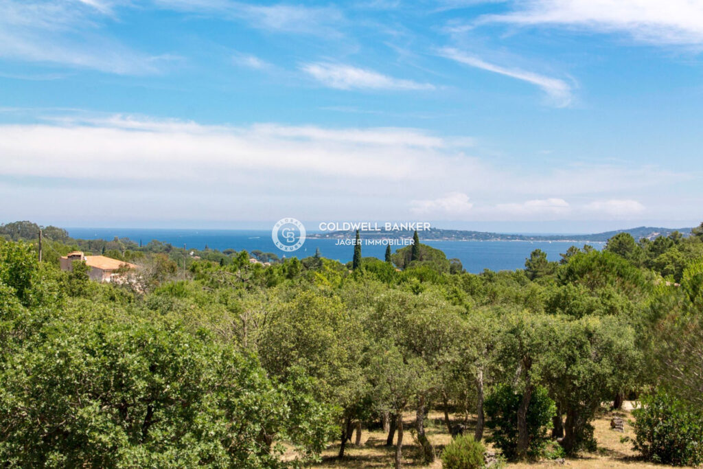 Propriété au calme avec vue mer avec potentiel constructible i – 5 pièces – 4 chambres – 150.00 m²