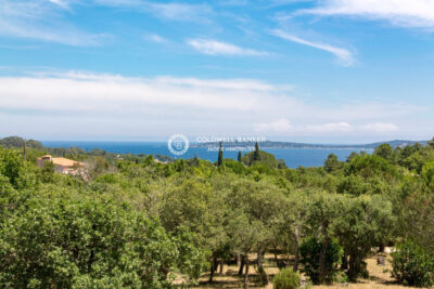 Propriété au calme avec vue mer avec potentiel constructible i – 5 pièces – 4 chambres – 150.00 m²