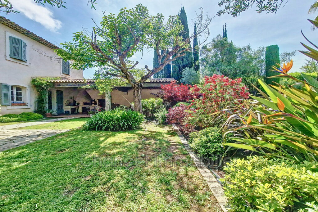 vente villa 5 Pièce(s) – 5 pièces – 4 chambres – 240.00 m²