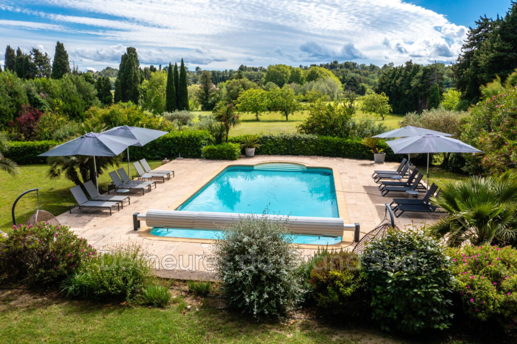 Mas Authentique du XVIIIème siècle pour les amoureux du calme. – NR pièces – 8 chambres – 480.00 m²