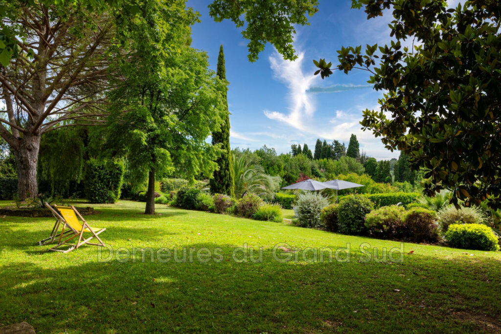 Mas Authentique du XVIIIème siècle pour les amoureux du calme. – NR pièces – 8 chambres – 480.00 m²