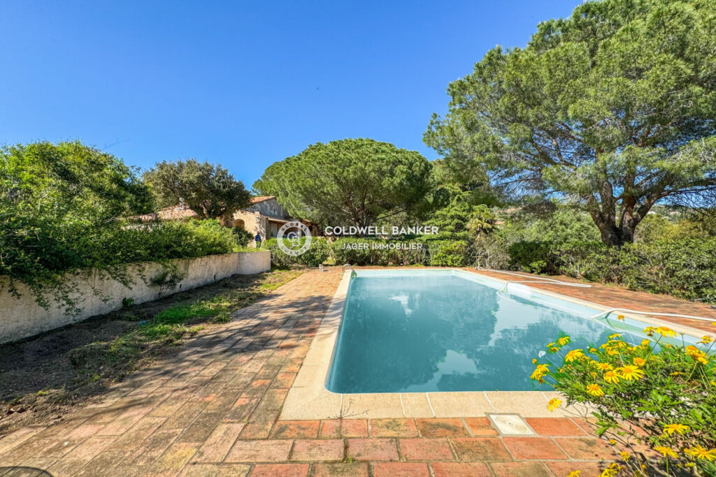 Propriété au calme avec vue mer avec potentiel constructible i – 5 pièces – 4 chambres – 150.00 m²