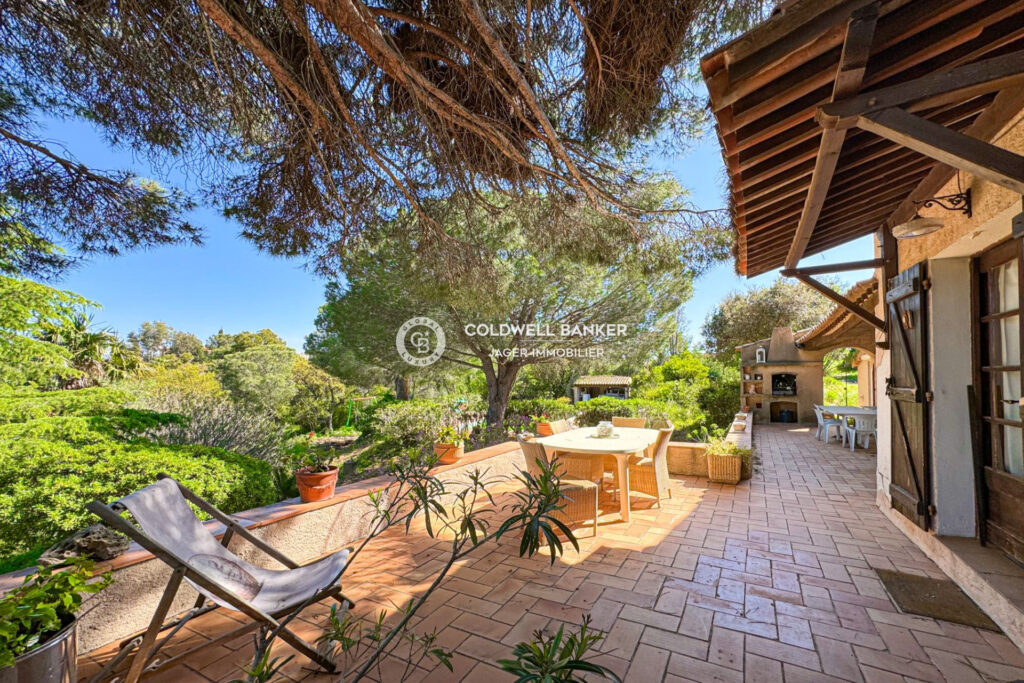 Propriété au calme avec vue mer avec potentiel constructible i – 5 pièces – 4 chambres – 150.00 m²