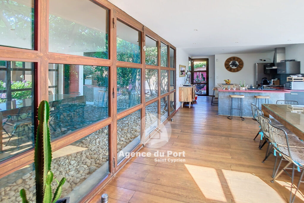 vente villa 6 Pièce(s) – 6 pièces – 5 chambres – 260.00 m²