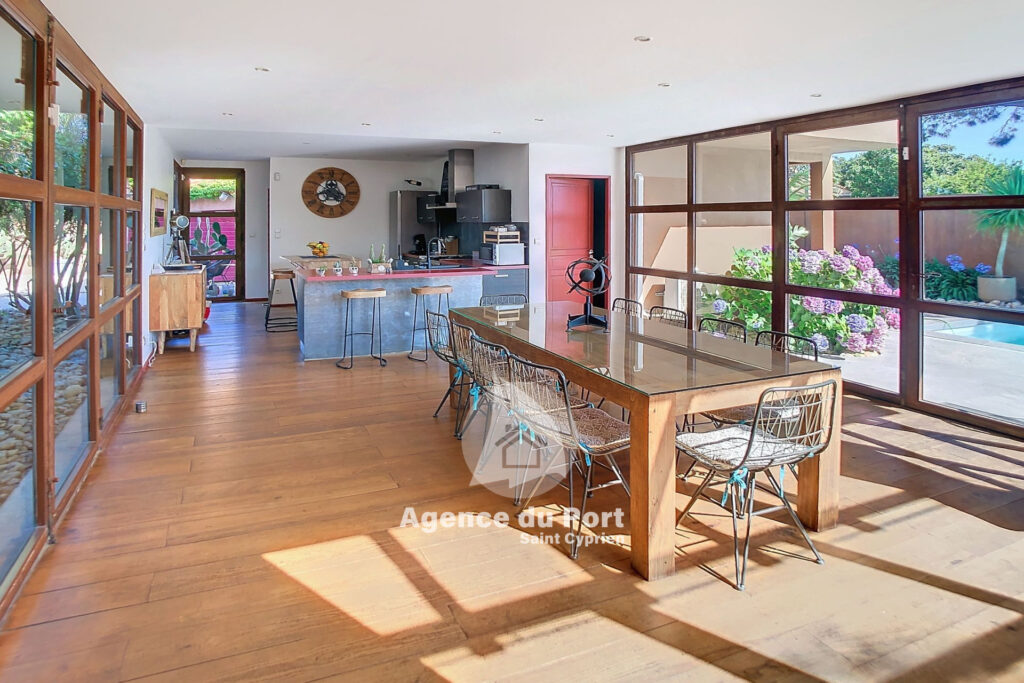 vente villa 6 Pièce(s) – 6 pièces – 5 chambres – 260.00 m²