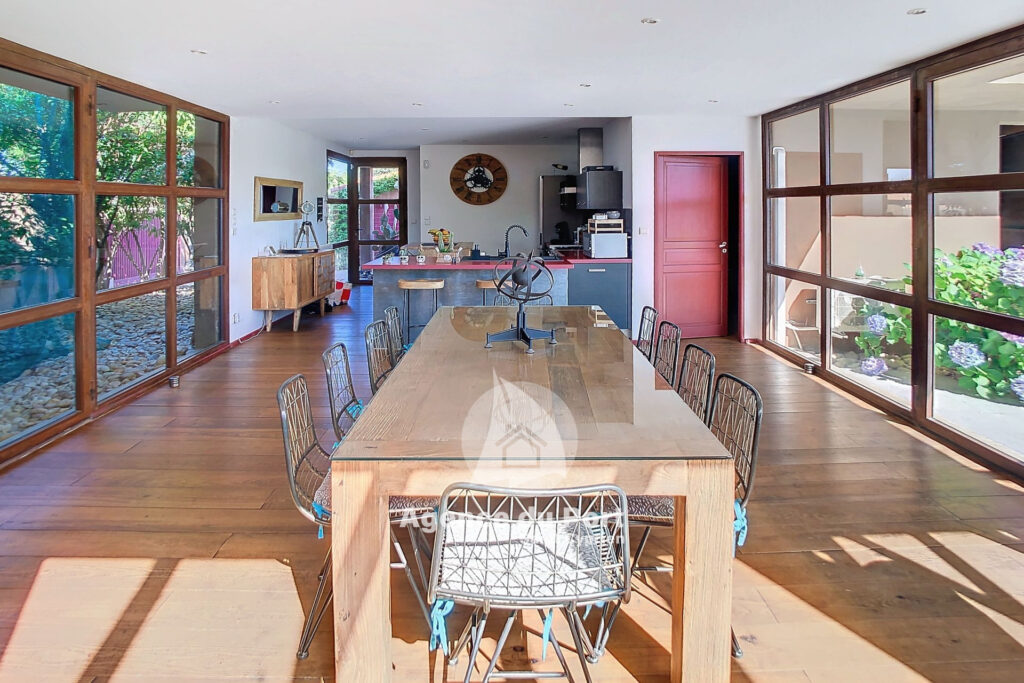 vente villa 6 Pièce(s) – 6 pièces – 5 chambres – 260.00 m²