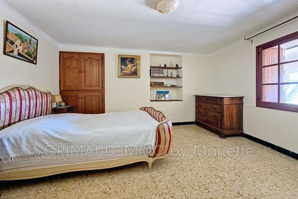 Maison de village avec vue mer – 14 pièces – 10 chambres – 400.00 m²