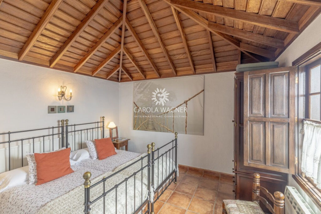 vente maison d’hôtes 8 Pièce(s) – 8 pièces – 4 chambres – 251.00 m²