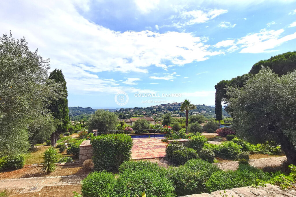 MOUGINS – Terrain constructible avec vue mer et sur le village – NR pièces – NR chambres – 4  – 2870.00 m²