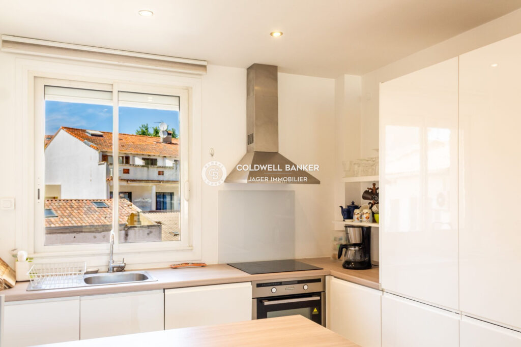 20m de la plage – appartement rénové avec terrasse et vue mer  – 3 pièces – 2 chambres – 55.00 m²