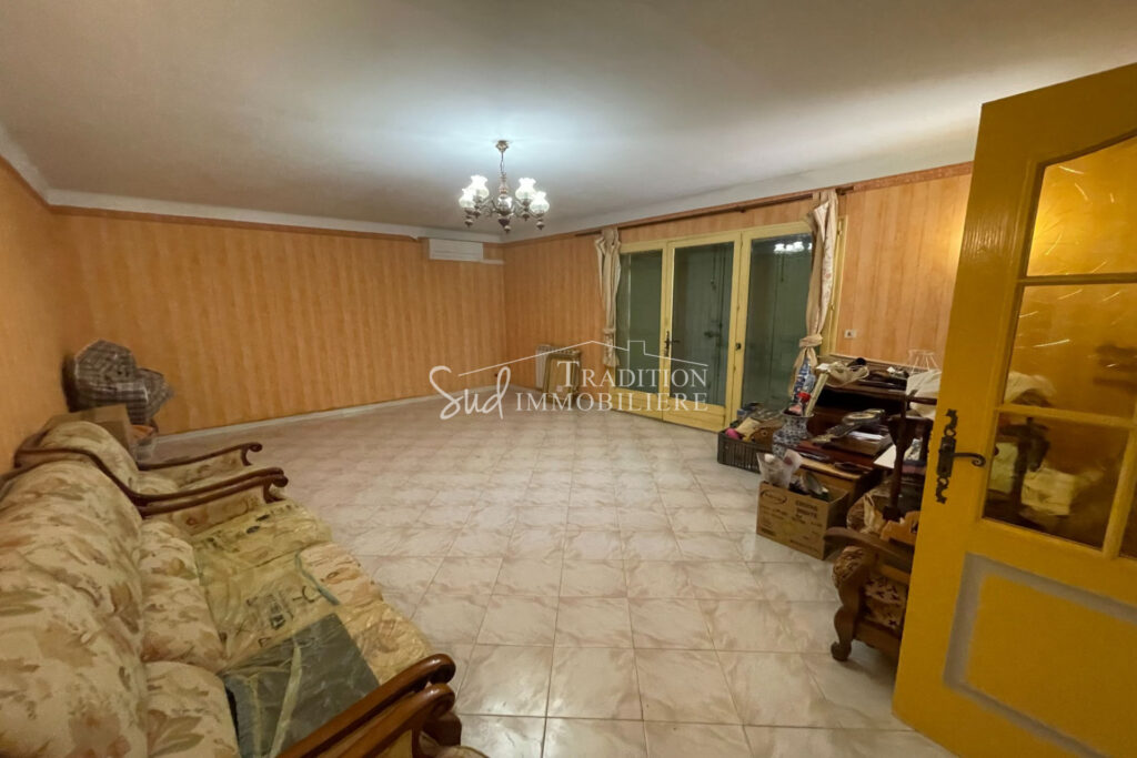 EN CAMPAGNE DE MAUSSANE LES ALPILLES AVEC VUE  – 7 pièces – 4 chambres – 180.00 m²