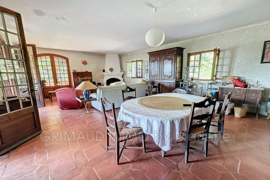 maison de campagne sur 15700m² de terrain, travaux a prevoir – 7 pièces – 6 chambres – 212.00 m²