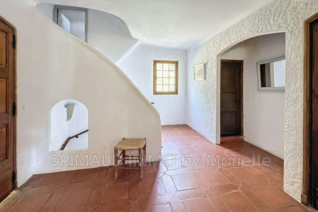 maison de campagne sur 15700m² de terrain, travaux a prevoir – 7 pièces – 6 chambres – 212.00 m²