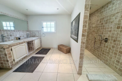 Villa de charme au calme avec piscine, jardin arboré et 4 cham – 6 pièces – 4 chambres – 160.00 m²