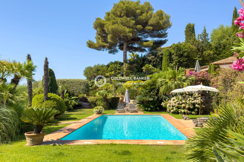 Propriété de charme avec vue mer exceptionnelle  – 10 pièces – 8 chambres – 460.00 m²