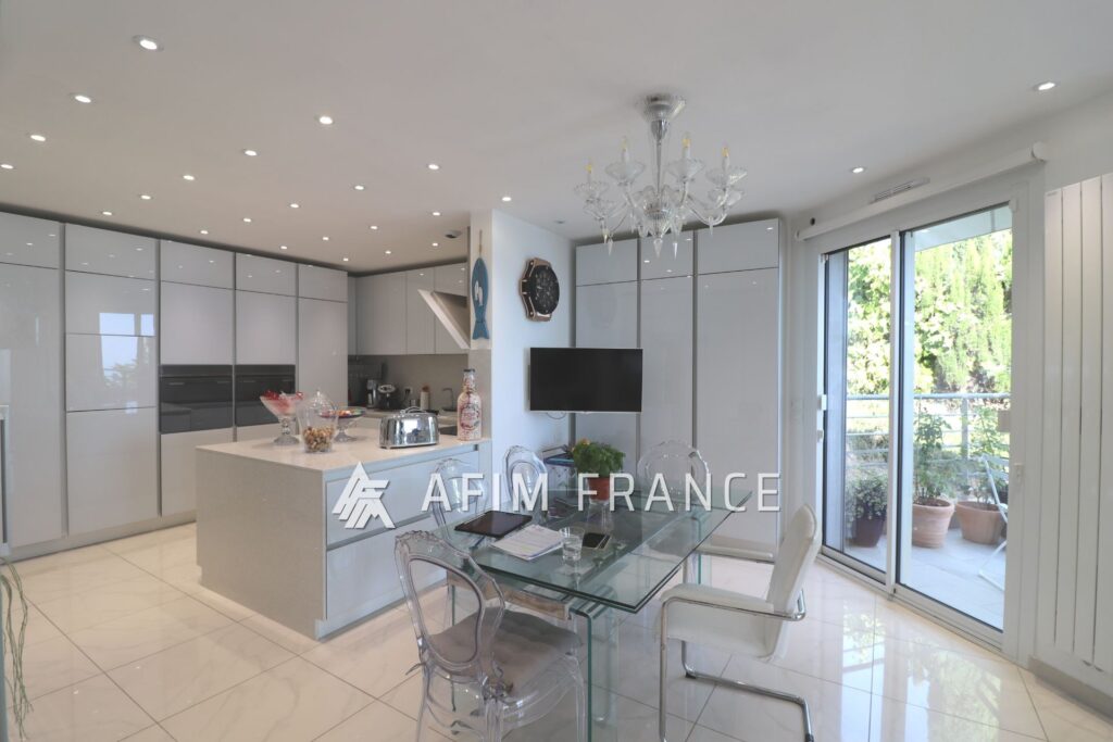 vente appartement – NR pièces – 3 chambres – 210.00 m²