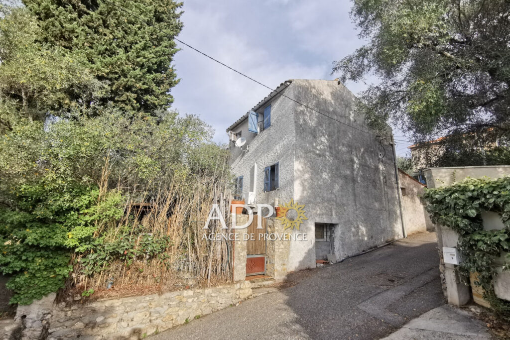 Maison en état de ruine sur un terrain à Plascassier.  – NR pièces – NR chambres – 4  – 180.00 m²