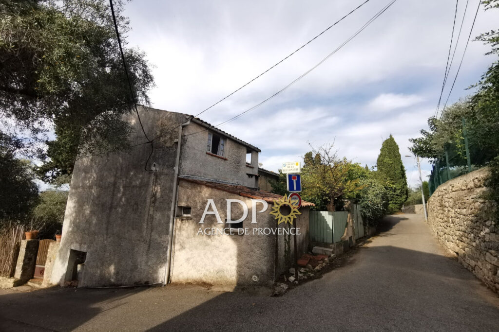 Maison en état de ruine sur un terrain à Plascassier.  – NR pièces – NR chambres – 4  – 180.00 m²
