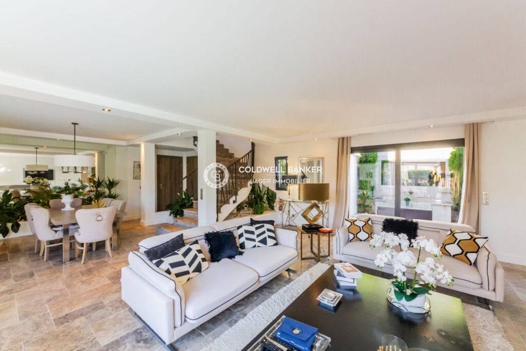 vente villa 4 Pièce(s) – 5 pièces – 3 chambres – 4  – 180.00 m²