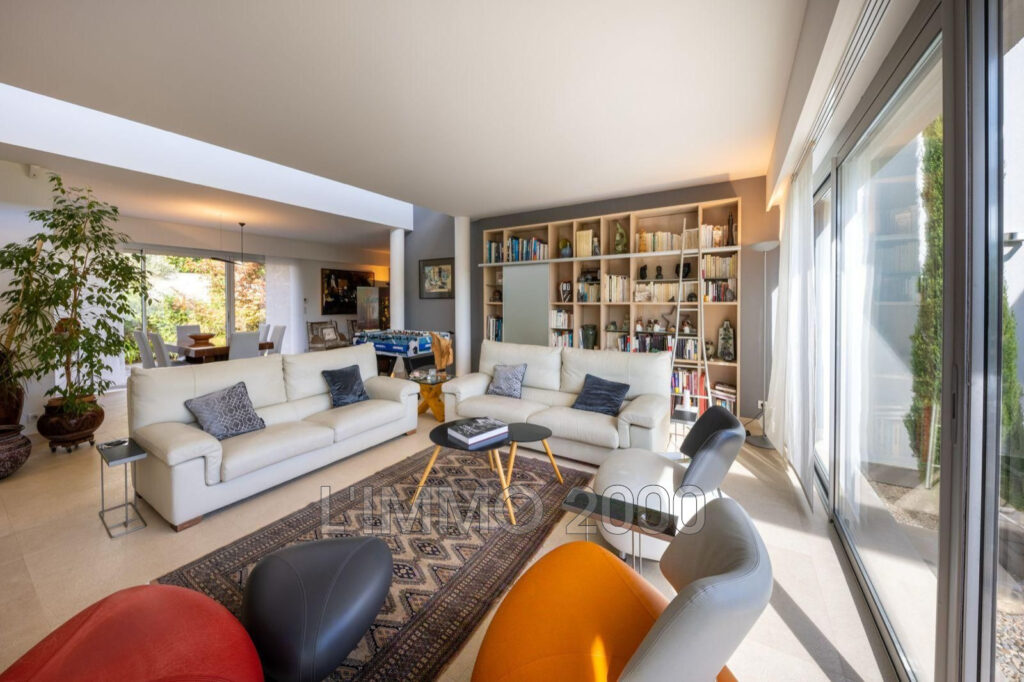 vente villa contemporaine 8 Pièce(s) – 8 pièces – 6 chambres – 306.00 m²