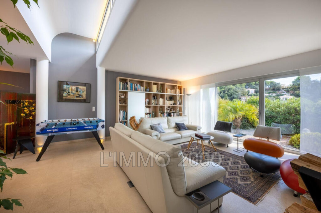 vente villa contemporaine 8 Pièce(s) – 8 pièces – 6 chambres – 306.00 m²