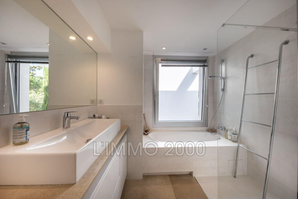 vente villa contemporaine 8 Pièce(s) – 8 pièces – 6 chambres – 306.00 m²