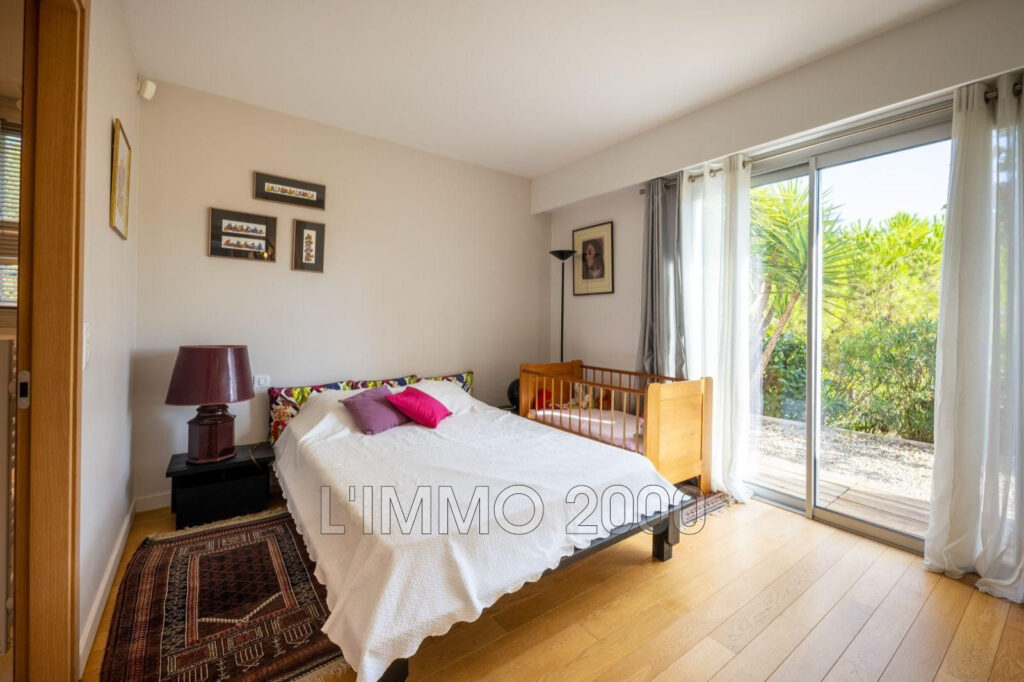 vente villa contemporaine 8 Pièce(s) – 8 pièces – 6 chambres – 306.00 m²