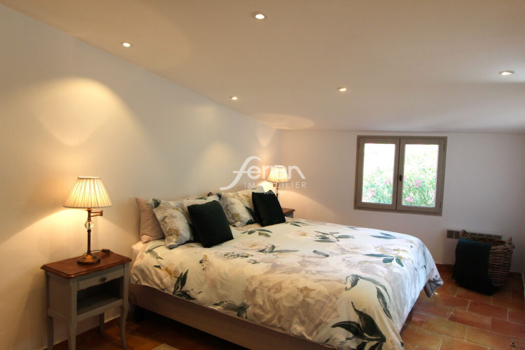 BASTIDE EN PIERRE 190M² LORGUES – 5 pièces – 4 chambres – 189.00 m²