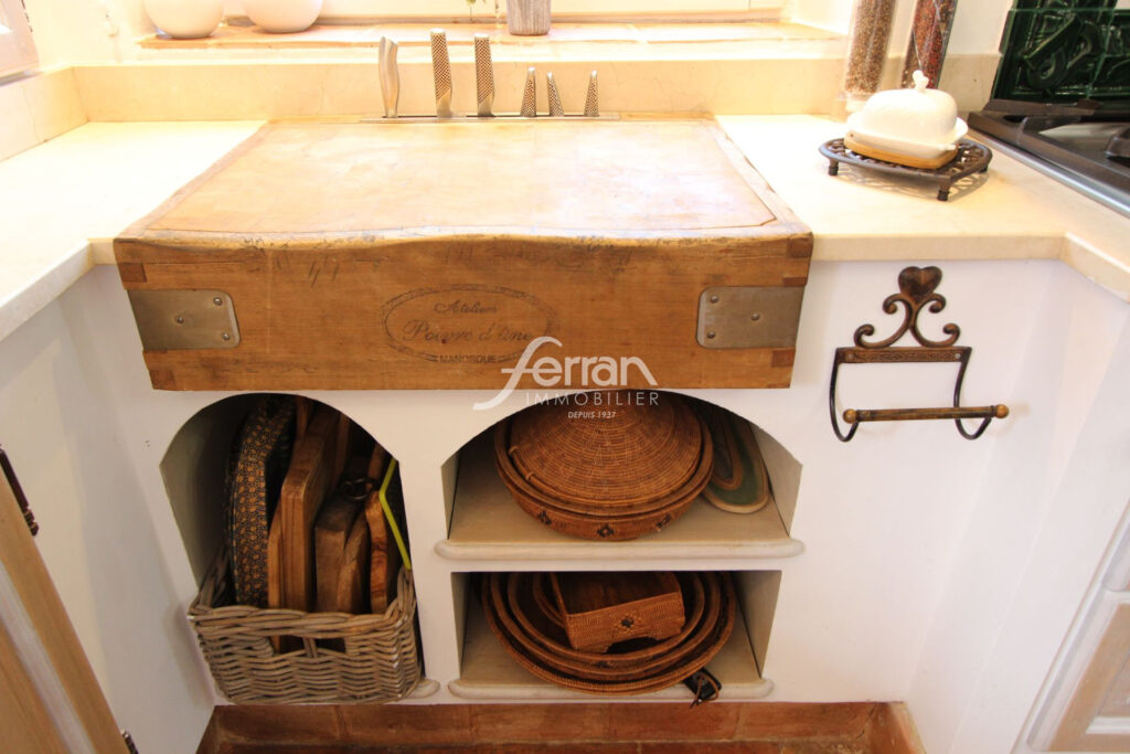 BASTIDE EN PIERRE 190M² LORGUES – 5 pièces – 4 chambres – 189.00 m²