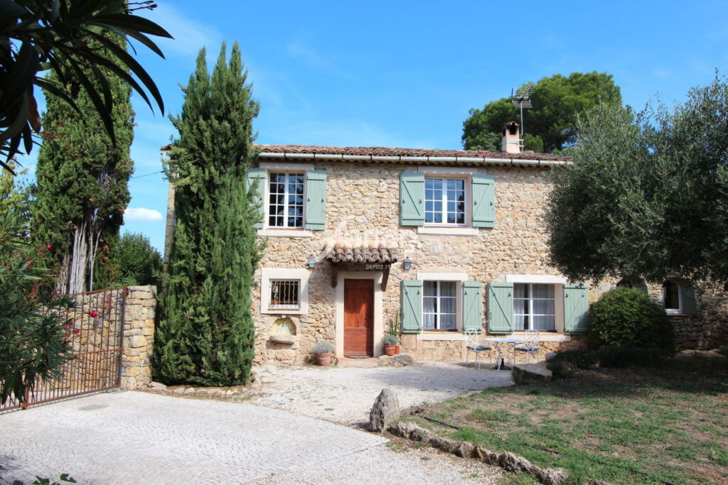 BASTIDE EN PIERRE 190M² LORGUES – 5 pièces – 4 chambres – 189.00 m²