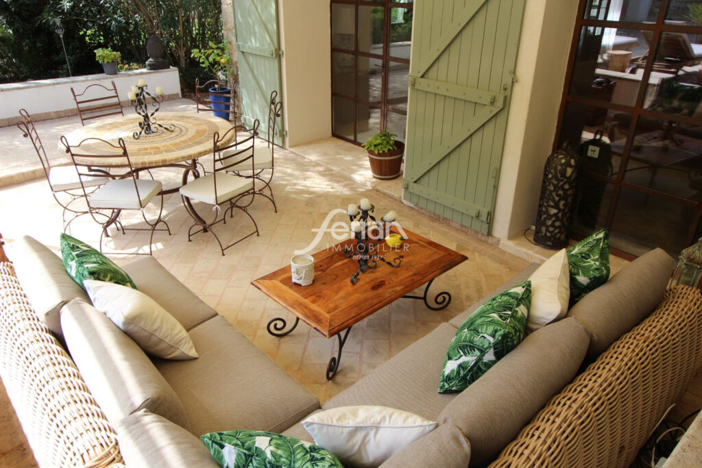 BASTIDE EN PIERRE 190M² LORGUES – 5 pièces – 4 chambres – 4  – 189.00 m²