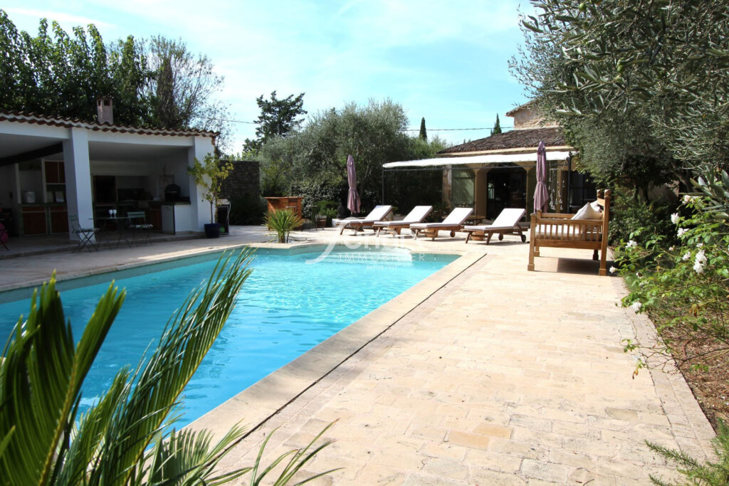 BASTIDE EN PIERRE 190M² LORGUES – 5 pièces – 4 chambres – 4  – 189.00 m²