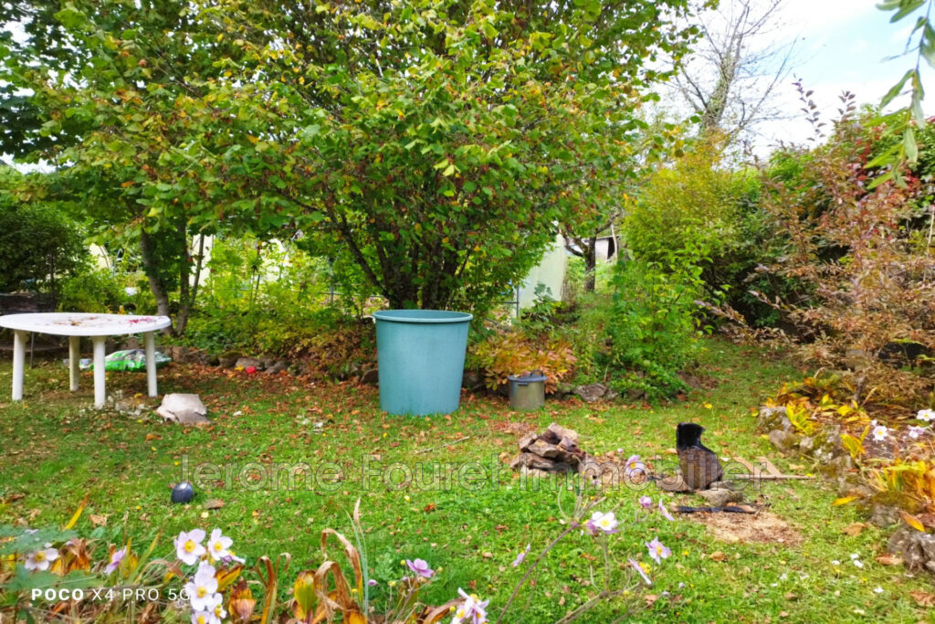 vente maison de village – NR pièces – 3 chambres – 237.50 m²