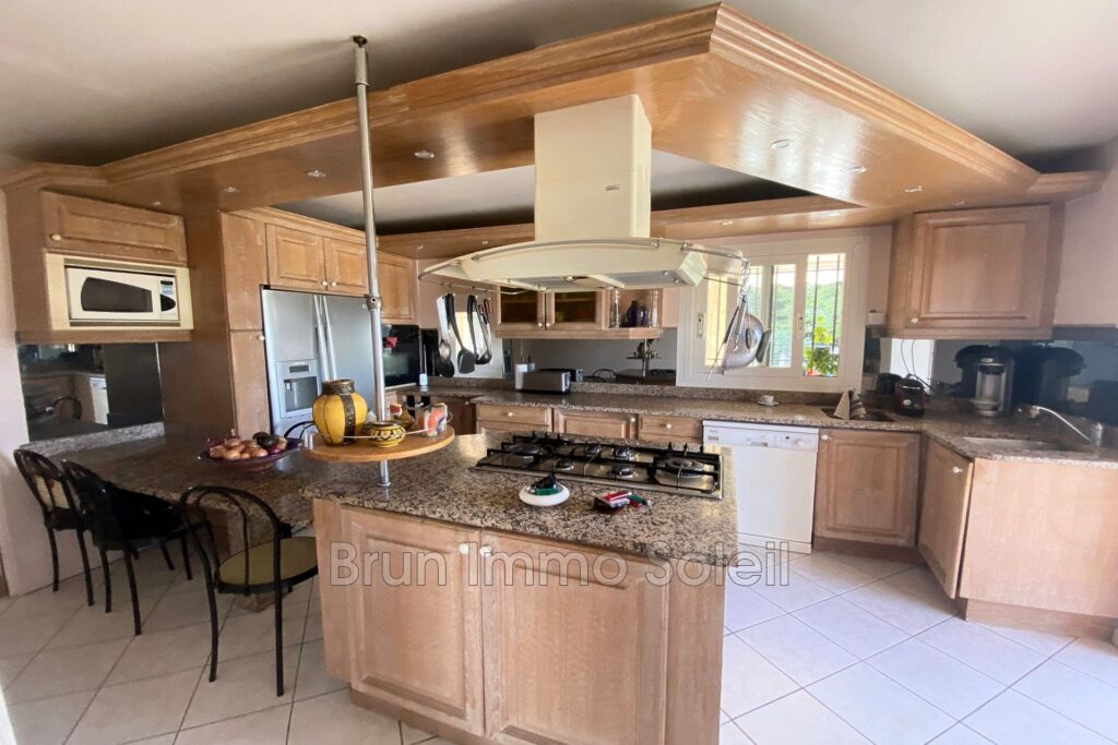 ASPREMONT 06 hauteur nice   agence BRUN IMMO SOLEIL  7 Boulev – 6 pièces – 4 chambres – 180.00 m²
