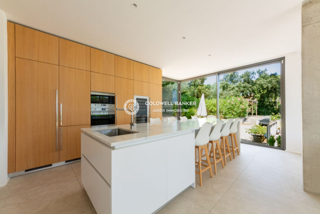 vente villa 6 Pièce(s) – 6 pièces – 5 chambres – 240.00 m²