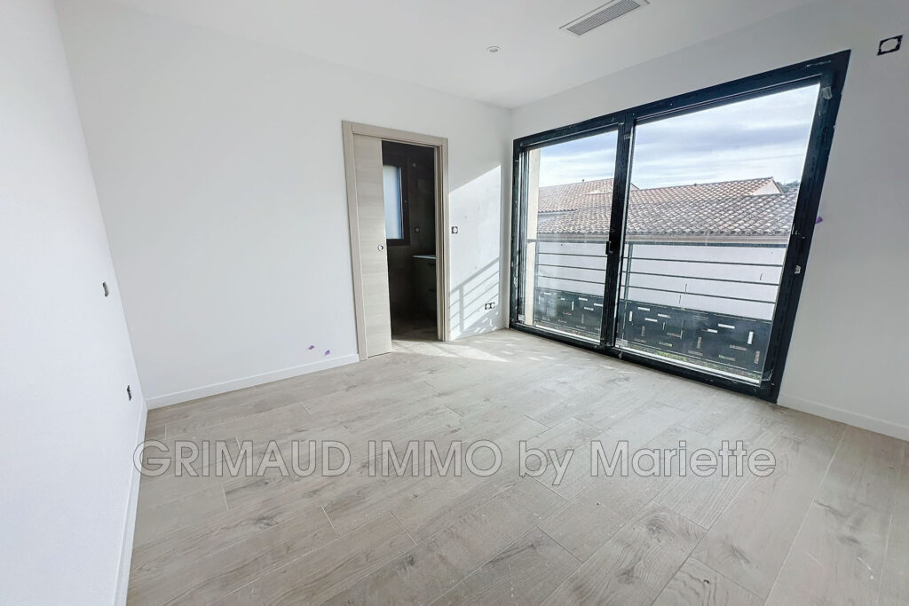 villa neuve livraison fin 2024, au calme avec 6ha de terrain.  – 5 pièces – 4 chambres – 4  – 240.00 m²