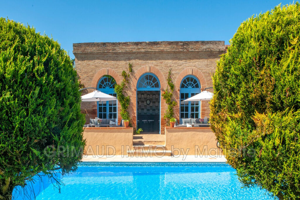 proprieté sur 24 HA avec lac, ecurie et plusieurs maisons – NR pièces – 10 chambres – 4  – 740.00 m²