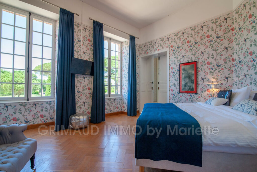 proprieté sur 24 HA avec lac, ecurie et plusieurs maisons – NR pièces – 10 chambres – 4  – 740.00 m²