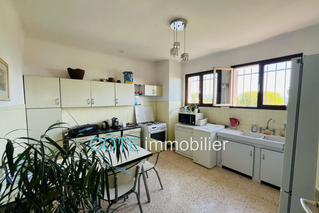 ANTIBES QUARTIER RESIDENTIEL AU CALME PROCHE ACCES AUTOROUTE A – 4 pièces – 3 chambres – 112.00 m²