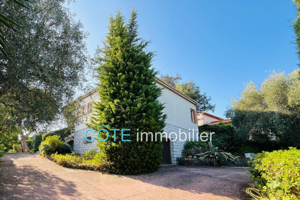 ANTIBES QUARTIER RESIDENTIEL AU CALME PROCHE ACCES AUTOROUTE A – 4 pièces – 3 chambres – 112.00 m²