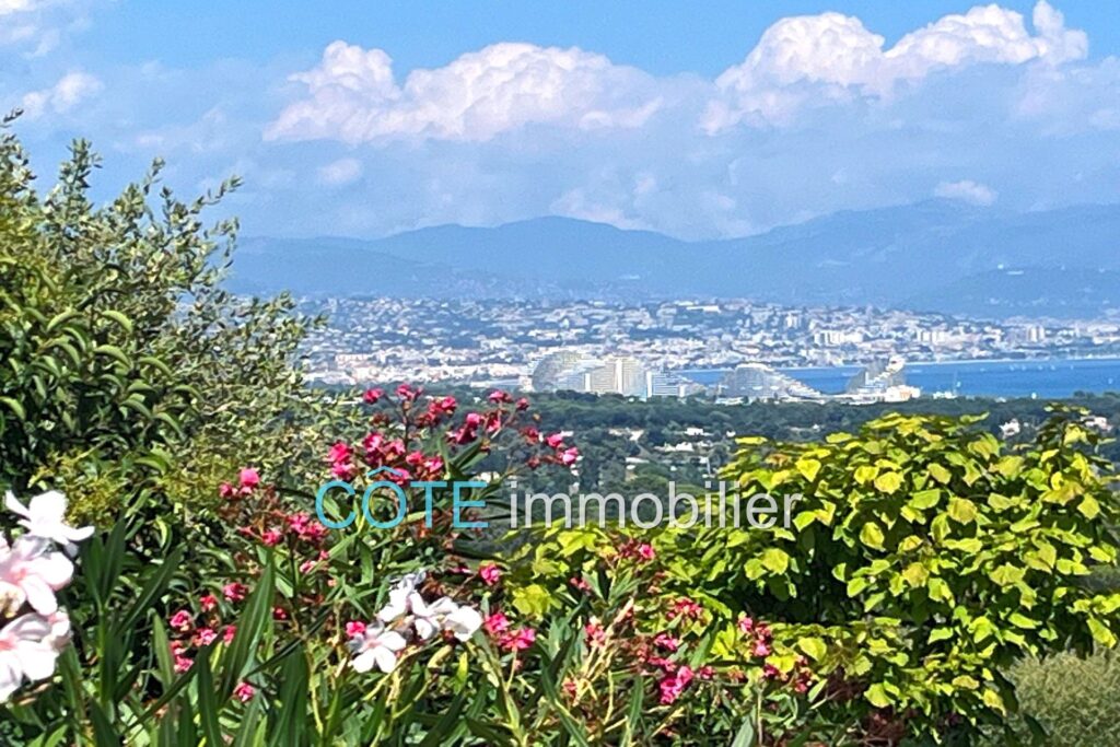 ANTIBES QUARTIER RESIDENTIEL AU CALME PROCHE ACCES AUTOROUTE A – 4 pièces – 3 chambres – 112.00 m²