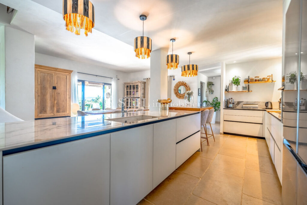 vente villa 13 Pièce(s) – 13 pièces – 8 chambres – 350.00 m²