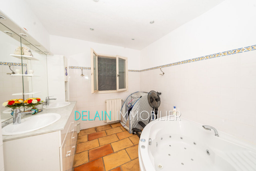 vente villa provençale 10 Pièce(s) – 10 pièces – 5 chambres – 288.00 m²