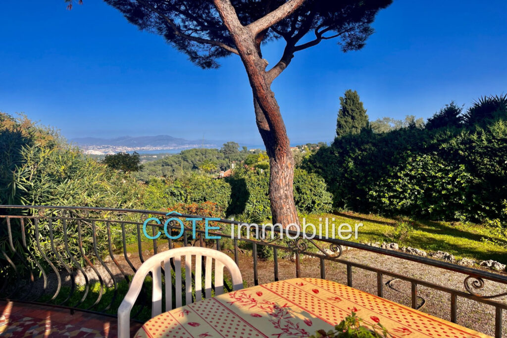 ANTIBES QUARTIER RESIDENTIEL AU CALME PROCHE ACCES AUTOROUTE A – 4 pièces – 3 chambres – 112.00 m²