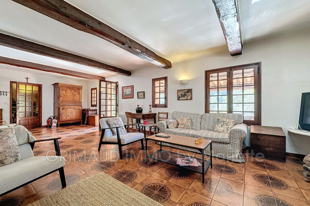 Ensemble de plusieurs maisons en pierres seches avec piscine e – 10 pièces – 7 chambres – 4